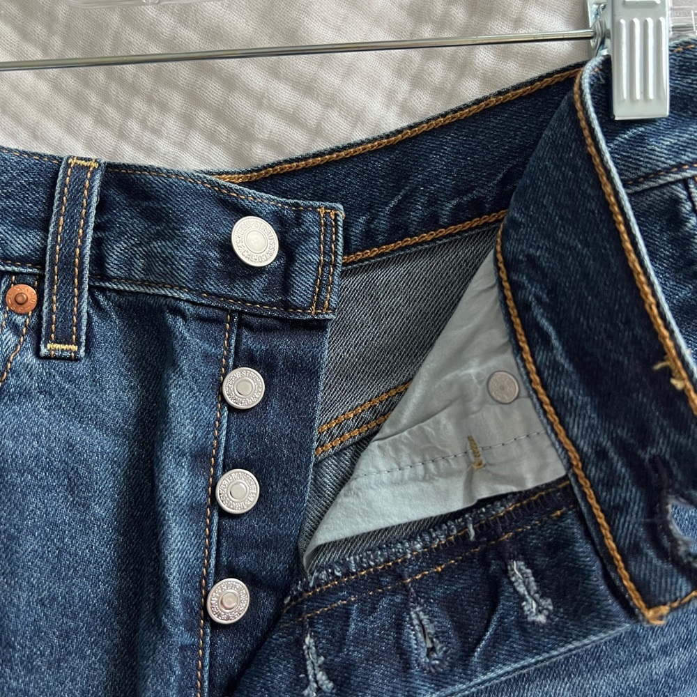 Levi’s high waisted jean shorts - Picture 7 of 7